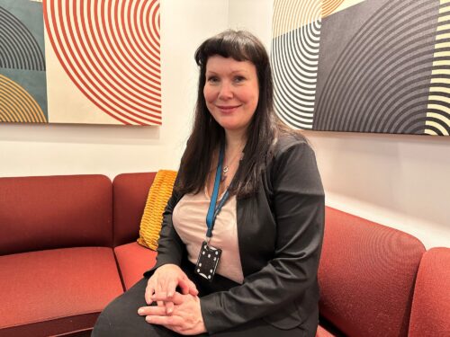 Studierådgiver Mona McGawley ved Handelshøgskolen ser at Steinkjer-studentene er attraktive på arbeidsmarkedet.